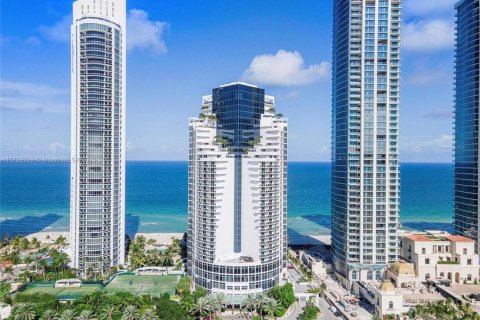 Condo in Sunny Isles Beach, Florida, 2 bedrooms  № 1865126 - photo 1