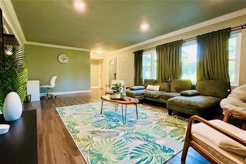 House in Altamonte Springs, Florida 4 bedrooms, 192.68 sq.m. № 2393642 - photo 7