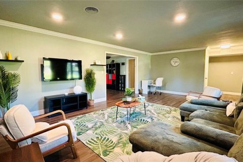 House in Altamonte Springs, Florida 4 bedrooms, 192.68 sq.m. № 2393642 - photo 8