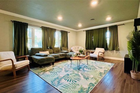 House in Altamonte Springs, Florida 4 bedrooms, 192.68 sq.m. № 2393642 - photo 5