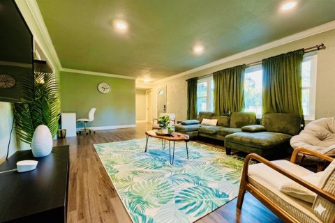 House in Altamonte Springs, Florida 4 bedrooms, 192.68 sq.m. № 2393642 - photo 10