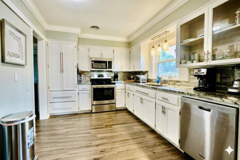House in Altamonte Springs, Florida 4 bedrooms, 192.68 sq.m. № 2393642 - photo 14