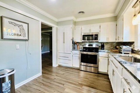 House in Altamonte Springs, Florida 4 bedrooms, 192.68 sq.m. № 2393642 - photo 15