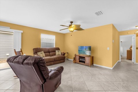 House in The Villages, Florida 2 bedrooms, 107.4 sq.m. № 1856253 - photo 3