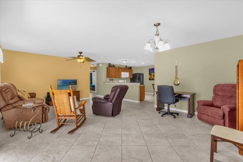House in The Villages, Florida 2 bedrooms, 107.4 sq.m. № 1856253 - photo 10