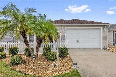 House in The Villages, Florida 2 bedrooms, 107.4 sq.m. № 1856253 - photo 1
