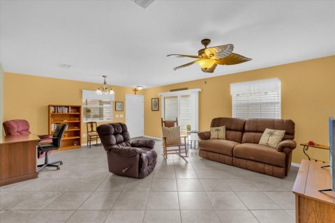 House in The Villages, Florida 2 bedrooms, 107.4 sq.m. № 1856253 - photo 12