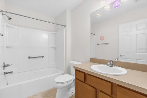 House in The Villages, Florida 2 bedrooms, 107.4 sq.m. № 1856253 - photo 17