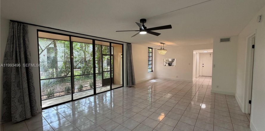 Condominio en Plantation, Florida, 2 dormitorios  № 2055746