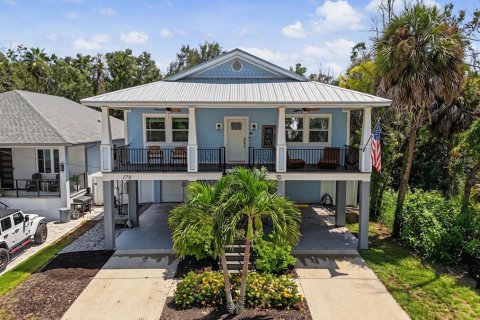 Villa ou maison à Tarpon Springs, Floride 3 chambres, 176.51 m2 № 2302951