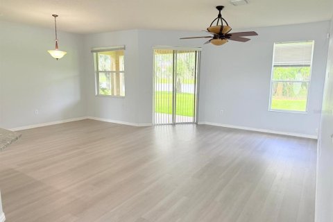 House in Kissimmee, Florida 3 bedrooms, 178.19 sq.m. № 2221505 - photo 3