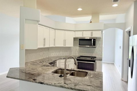 House in Kissimmee, Florida 3 bedrooms, 178.19 sq.m. № 2221505 - photo 5