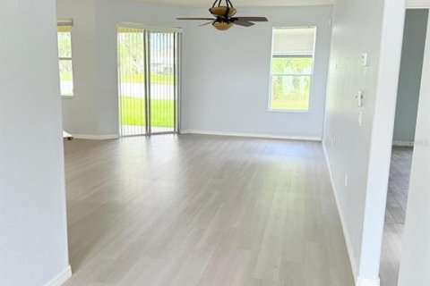 House in Kissimmee, Florida 3 bedrooms, 178.19 sq.m. № 2221505 - photo 2