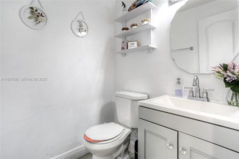 Townhouse in Miami, Florida 3 bedrooms, 126.35 sq.m. № 1987809 - photo 6