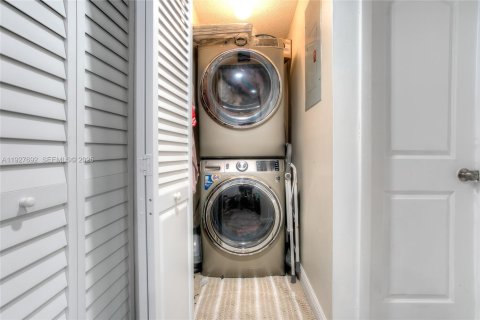 Townhouse in Miami, Florida 3 bedrooms, 126.35 sq.m. № 1987809 - photo 9