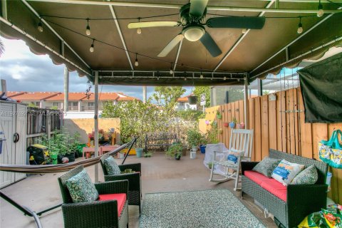 Townhouse in Miami, Florida 3 bedrooms, 126.35 sq.m. № 1987809 - photo 14