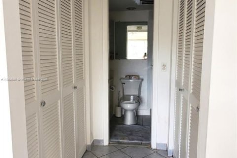 Copropriété à louer à Hallandale Beach, Floride: 2 chambres, 89.65 m2 № 1834239 - photo 8