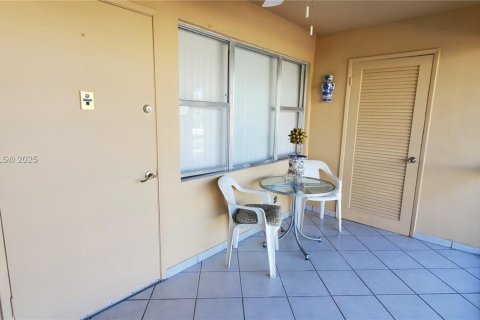 Copropriété à louer à Hallandale Beach, Floride: 2 chambres, 89.65 m2 № 1834239 - photo 3
