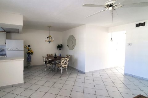 Copropriété à louer à Hallandale Beach, Floride: 2 chambres, 89.65 m2 № 1834239 - photo 6