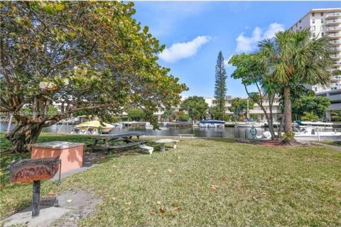 Copropriété à louer à Hallandale Beach, Floride: 2 chambres, 89.65 m2 № 1834239 - photo 19