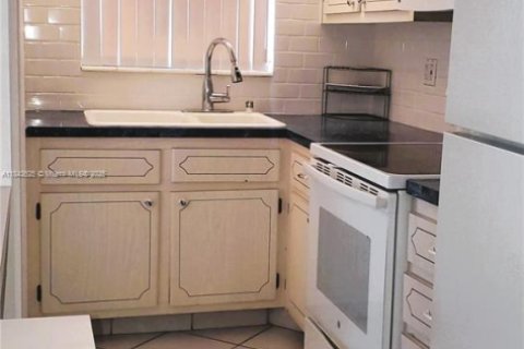 Copropriété à louer à Hallandale Beach, Floride: 2 chambres, 89.65 m2 № 1834239 - photo 4