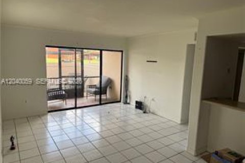 Condo in LaBelle, Florida, 2 bedrooms  № 2086181 - photo 5