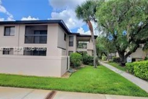 Condo in LaBelle, Florida, 2 bedrooms  № 2086181 - photo 4