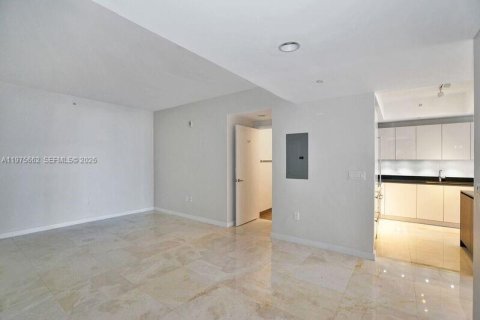 Condo in Miami, Florida, 2 bedrooms  № 2040426 - photo 3