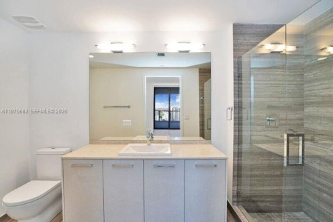 Condo in Miami, Florida, 2 bedrooms  № 2040426 - photo 14