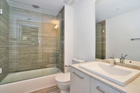 Condo in Miami, Florida, 2 bedrooms  № 2040426 - photo 26