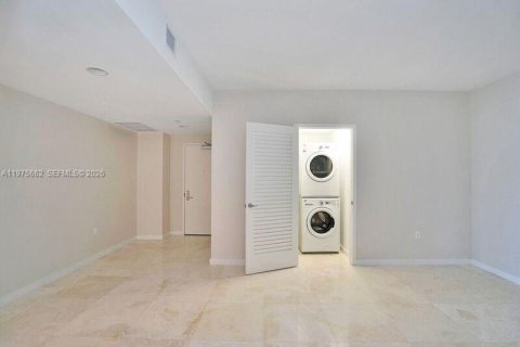 Condo in Miami, Florida, 2 bedrooms  № 2040426 - photo 27