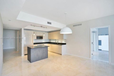 Condo in Miami, Florida, 2 bedrooms  № 2040426 - photo 8