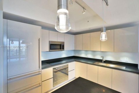 Condo in Miami, Florida, 2 bedrooms  № 2040426 - photo 25
