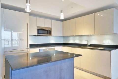 Condo in Miami, Florida, 2 bedrooms  № 2040426 - photo 22