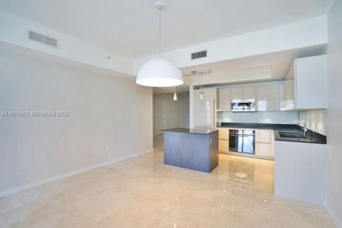 Condo in Miami, Florida, 2 bedrooms  № 2040426 - photo 7