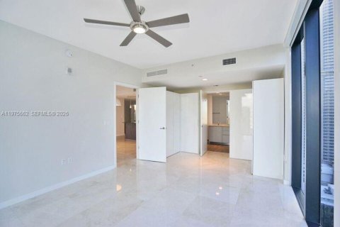 Condo in Miami, Florida, 2 bedrooms  № 2040426 - photo 18