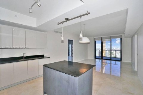 Condo in Miami, Florida, 2 bedrooms  № 2040426 - photo 5