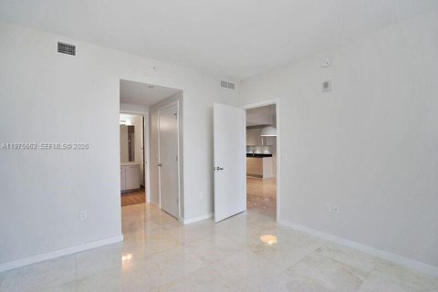 Condo in Miami, Florida, 2 bedrooms  № 2040426 - photo 12