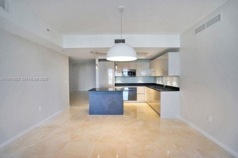Condo in Miami, Florida, 2 bedrooms  № 2040426 - photo 6