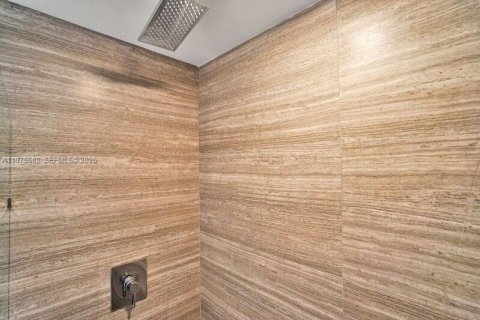 Condo in Miami, Florida, 2 bedrooms  № 2040426 - photo 21