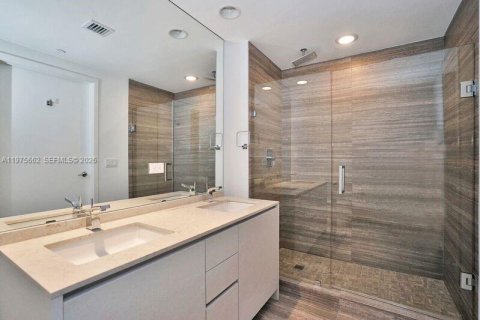 Condo in Miami, Florida, 2 bedrooms  № 2040426 - photo 20