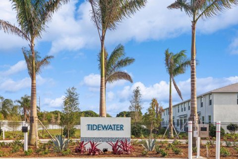 Townhouse in Fort Pierce, Florida 3 bedrooms, 167.97 sq.m. № 1168462 - photo 1