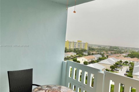 Condo in Hollywood, Florida, 1 bedroom  № 2041628 - photo 13