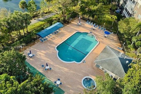 Condo in Hollywood, Florida, 1 bedroom  № 2041628 - photo 21