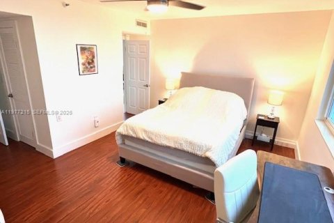 Condo in Hollywood, Florida, 1 bedroom  № 2041628 - photo 14