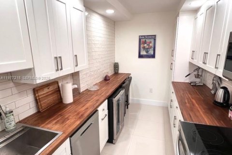 Condo in Hollywood, Florida, 1 bedroom  № 2041628