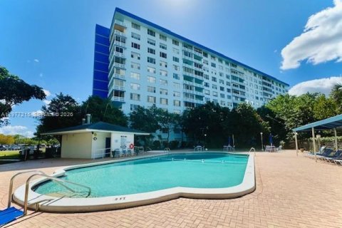 Condo in Hollywood, Florida, 1 bedroom  № 2041628 - photo 28