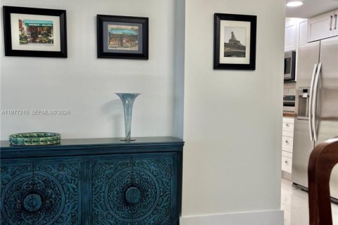 Condo in Hollywood, Florida, 1 bedroom  № 2041628 - photo 5