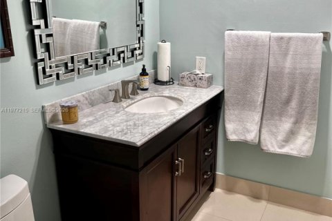 Condo in Hollywood, Florida, 1 bedroom  № 2041628 - photo 16