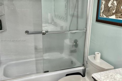 Condo in Hollywood, Florida, 1 bedroom  № 2041628 - photo 18